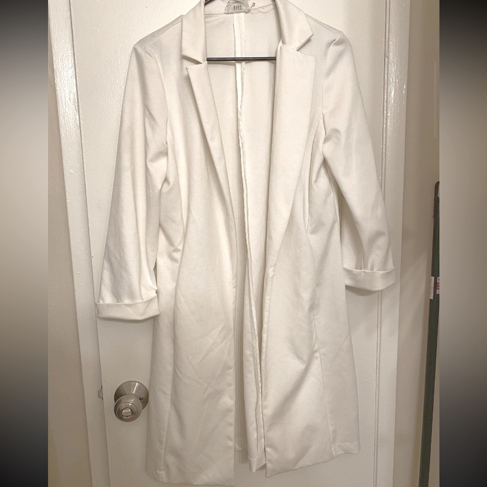 WHITE BLAZER